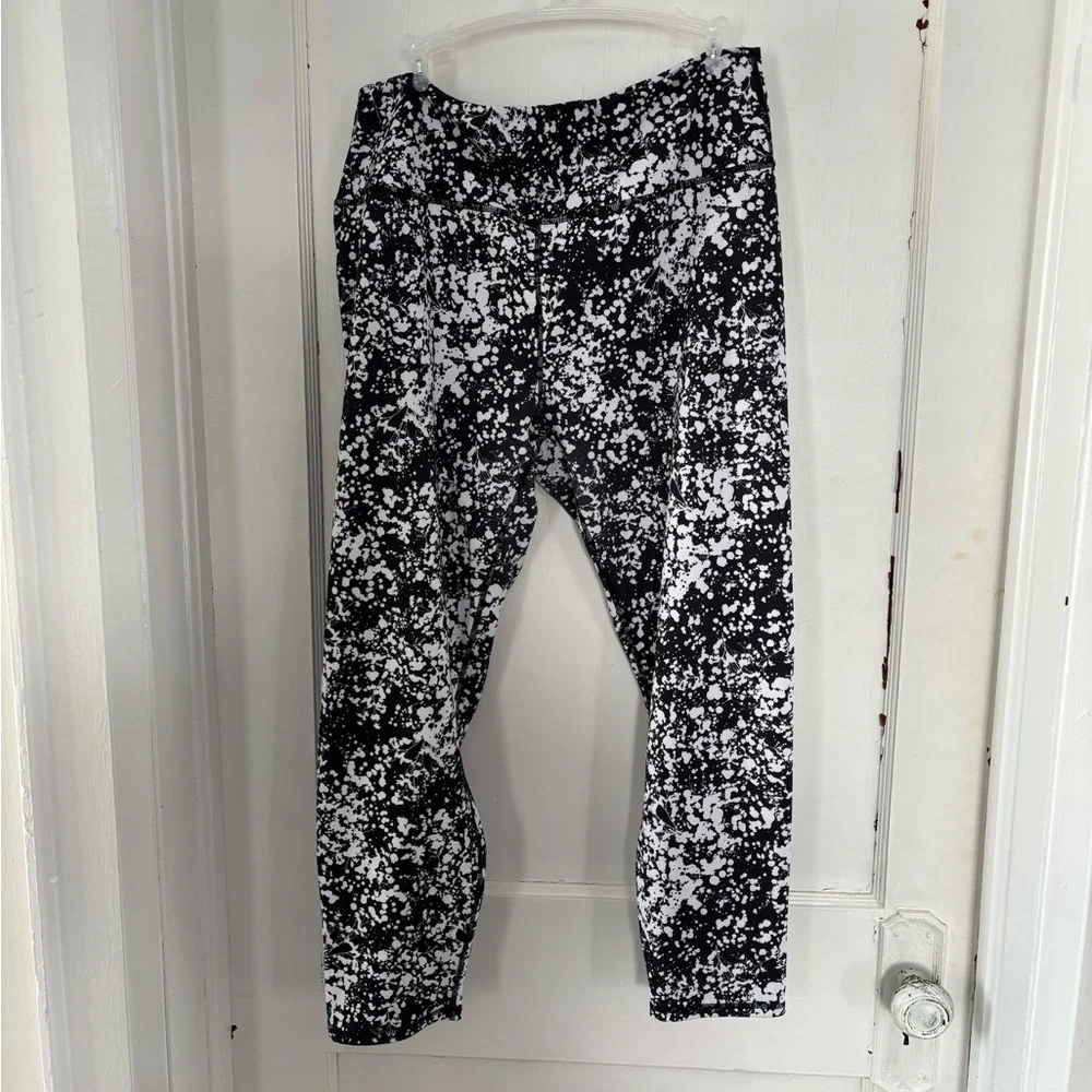 Fabletics Define PowerHold High-Waisted 7/8 Leggings | Black Elation | XXL - Picture 3 of 5
